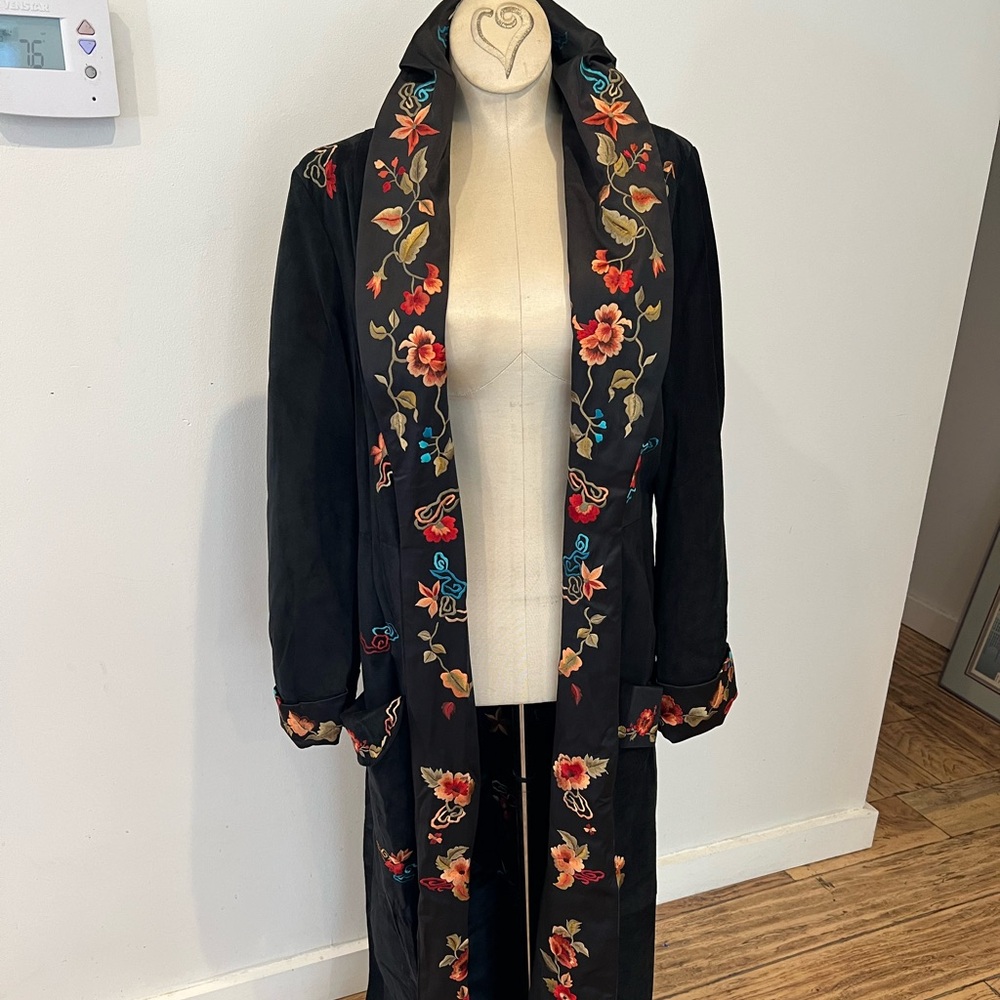 Soleil de Mandalay pig Suede embroidered NOS long overcoat wrap AMAZING